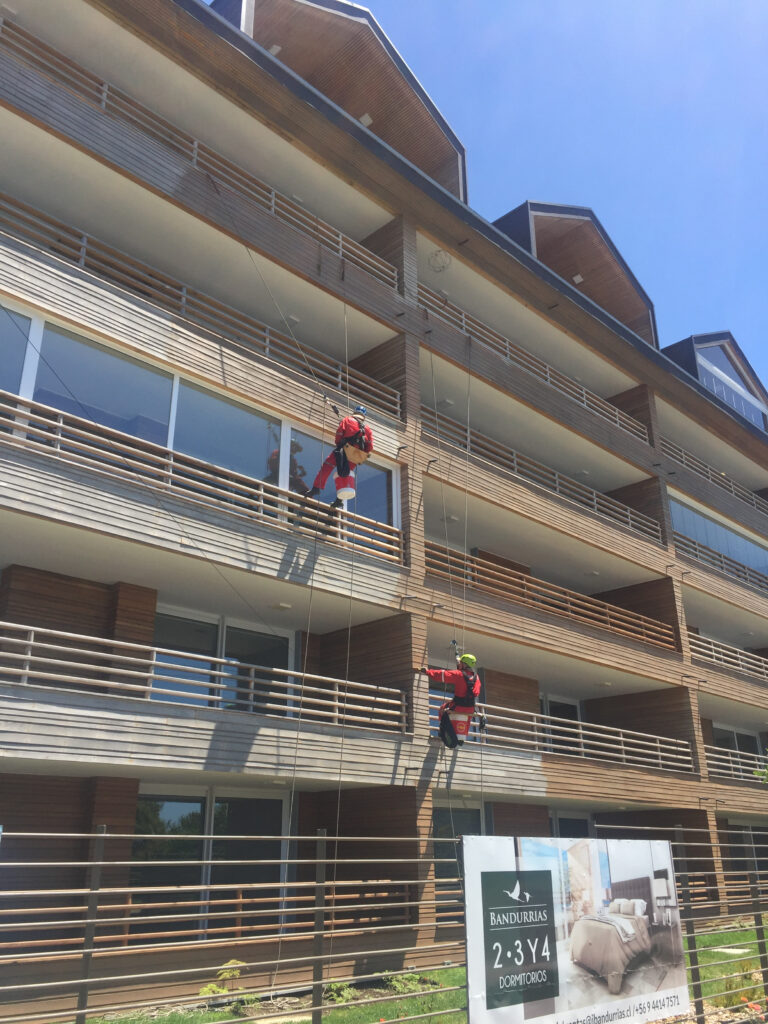 Reparaciones generales en la edificación del Condominio Bandurrias