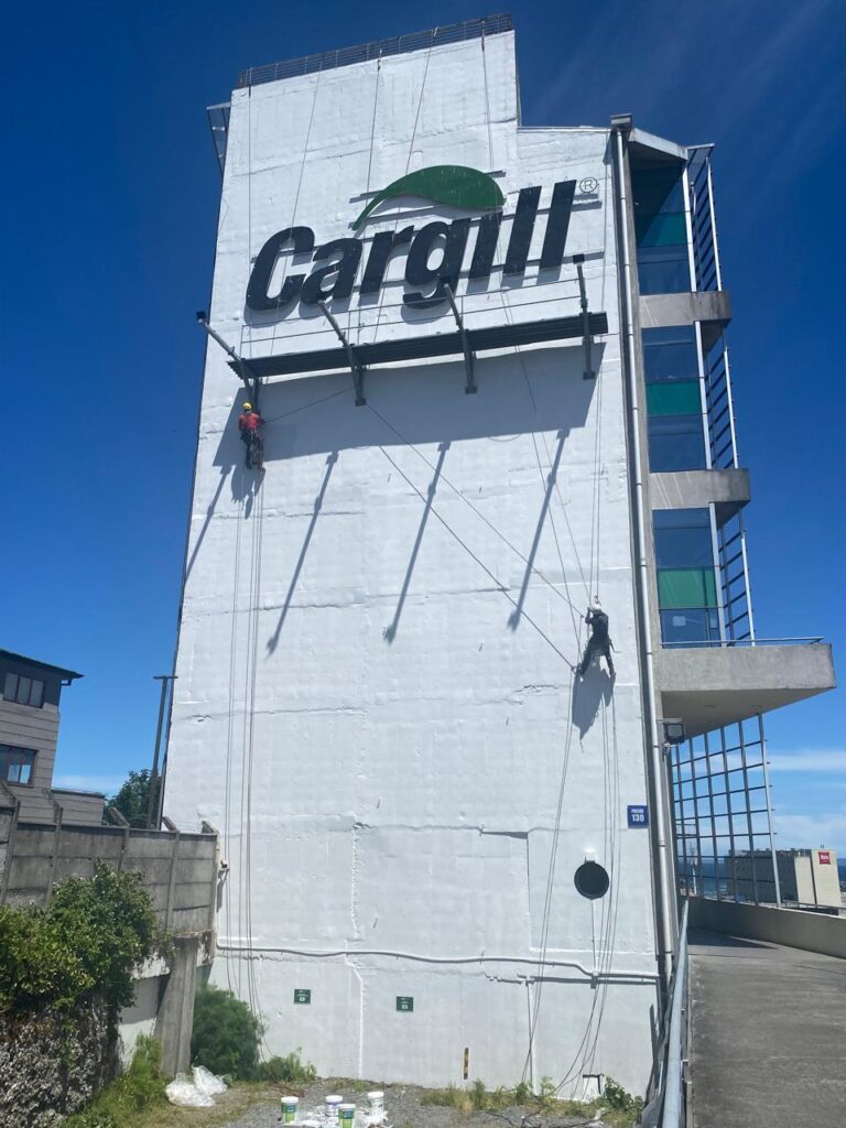 Avance de los trabajos de renovación de fachada, edificio Cargill